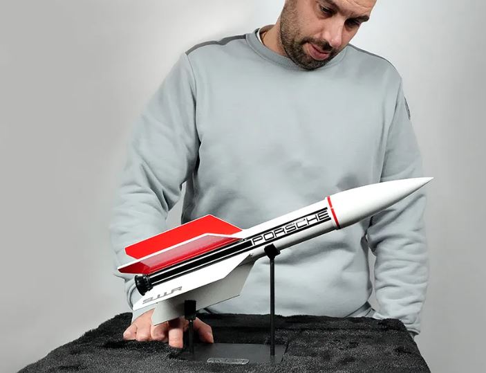 "I'M A ROCKET"