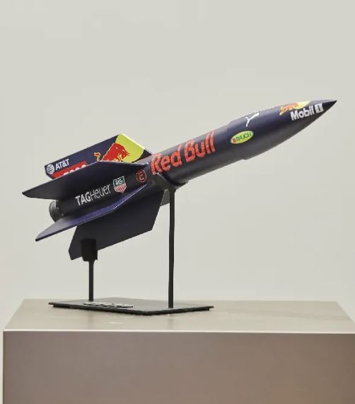 "I'M A ROCKET"